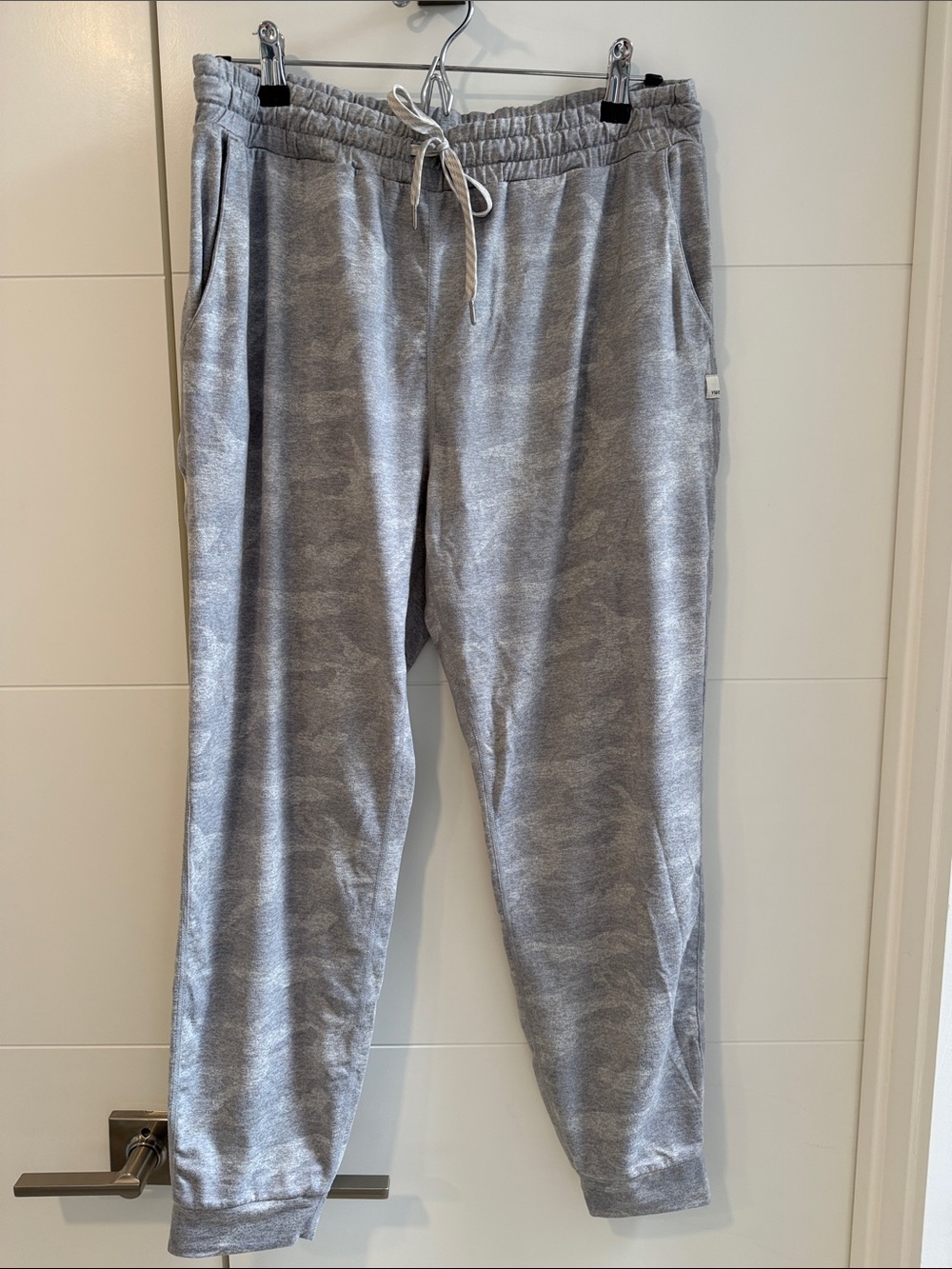 Vuori Women's Gray Drawstring Jogger Pants